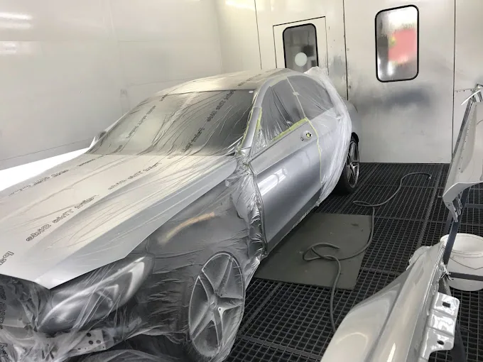 Autobedrijf stercars spuitcabine