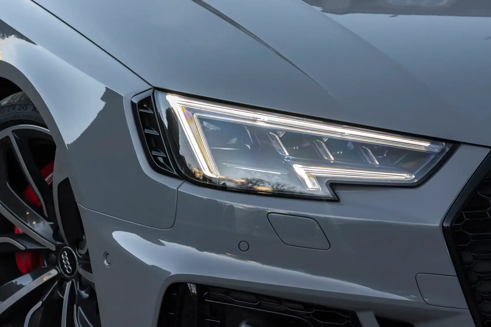 audi rs4 avant led headlights 0